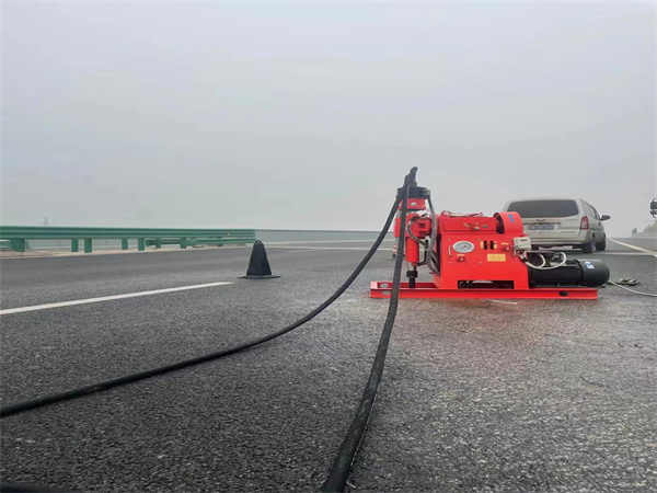 金秀马路路基路面开裂下沉注浆加固灌浆